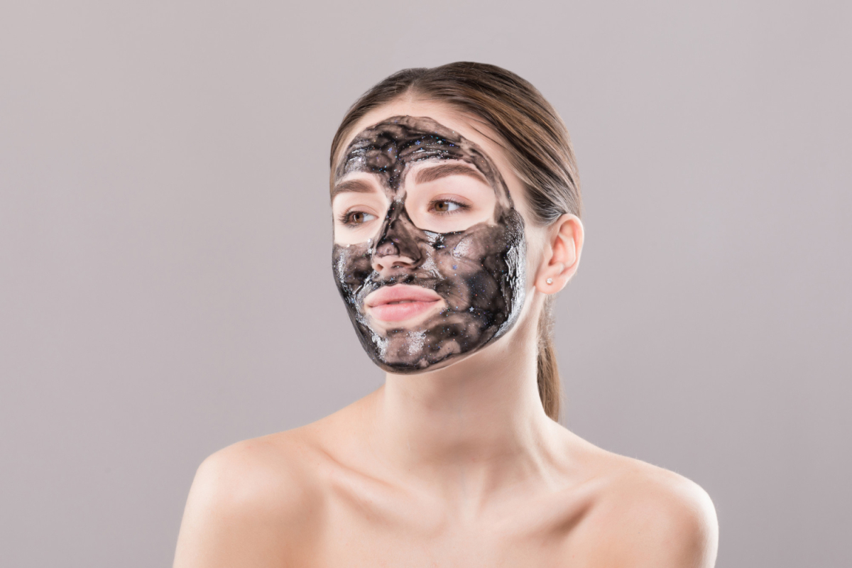Manfaat menggunakan masker charcoal