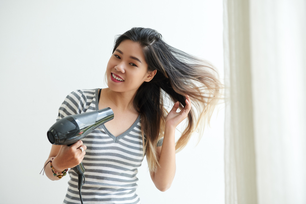 Cara mengeringkan rambut tanpa merusaknya