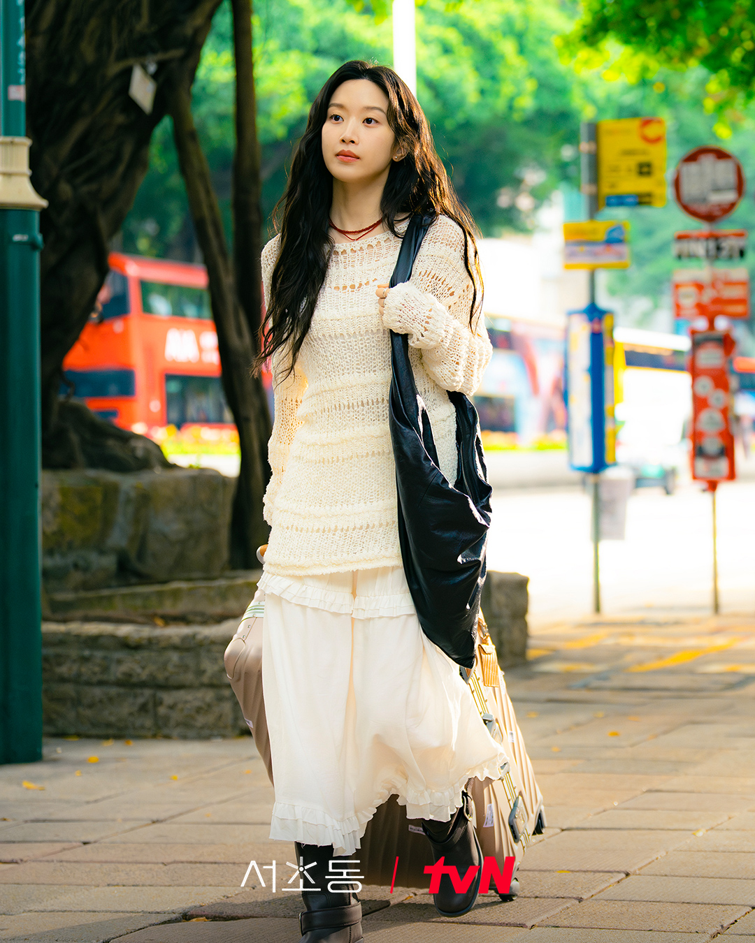 Outfit Mun Ka Young di Law and the City