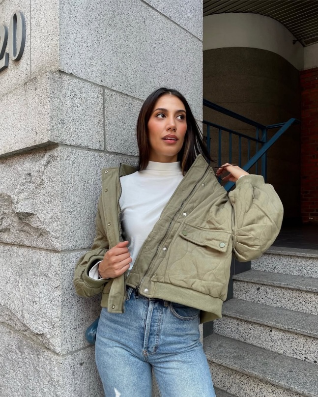 Mix and Match Outfit dengan Warna Hijau Army