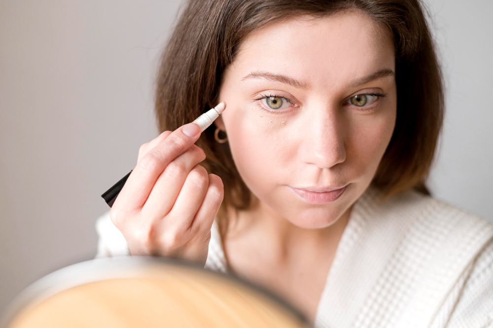 Cara mencegah makeup di area bawah mata kamu crack