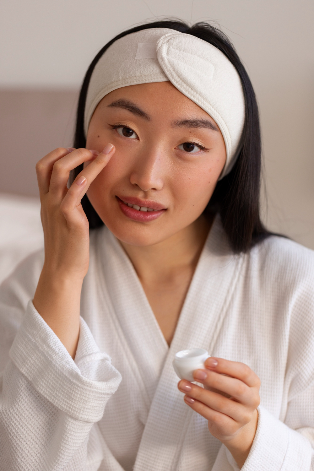 Tips memilih eye cream yang tepat dan terhindar dari milia