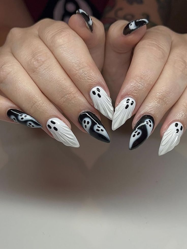 Halloween nail art