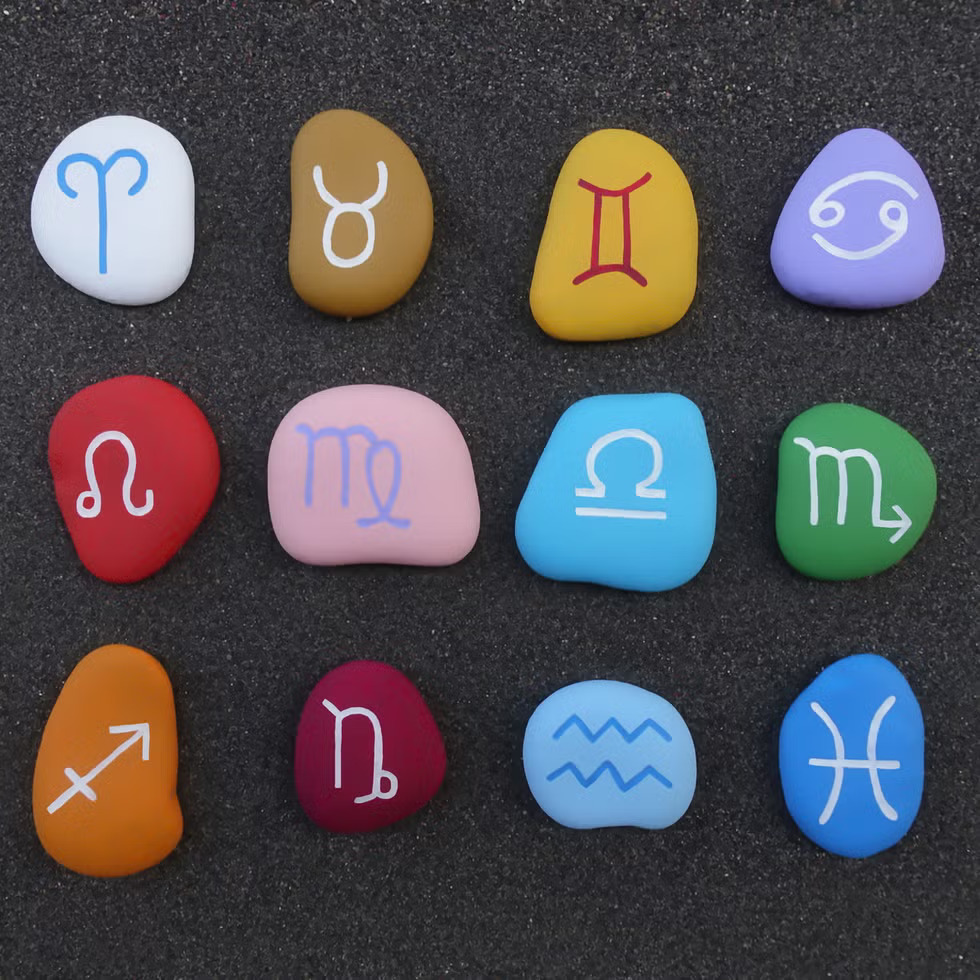 Tengok Kecocokan Romansa Aquarius Dengan Zodiak Lainnya!