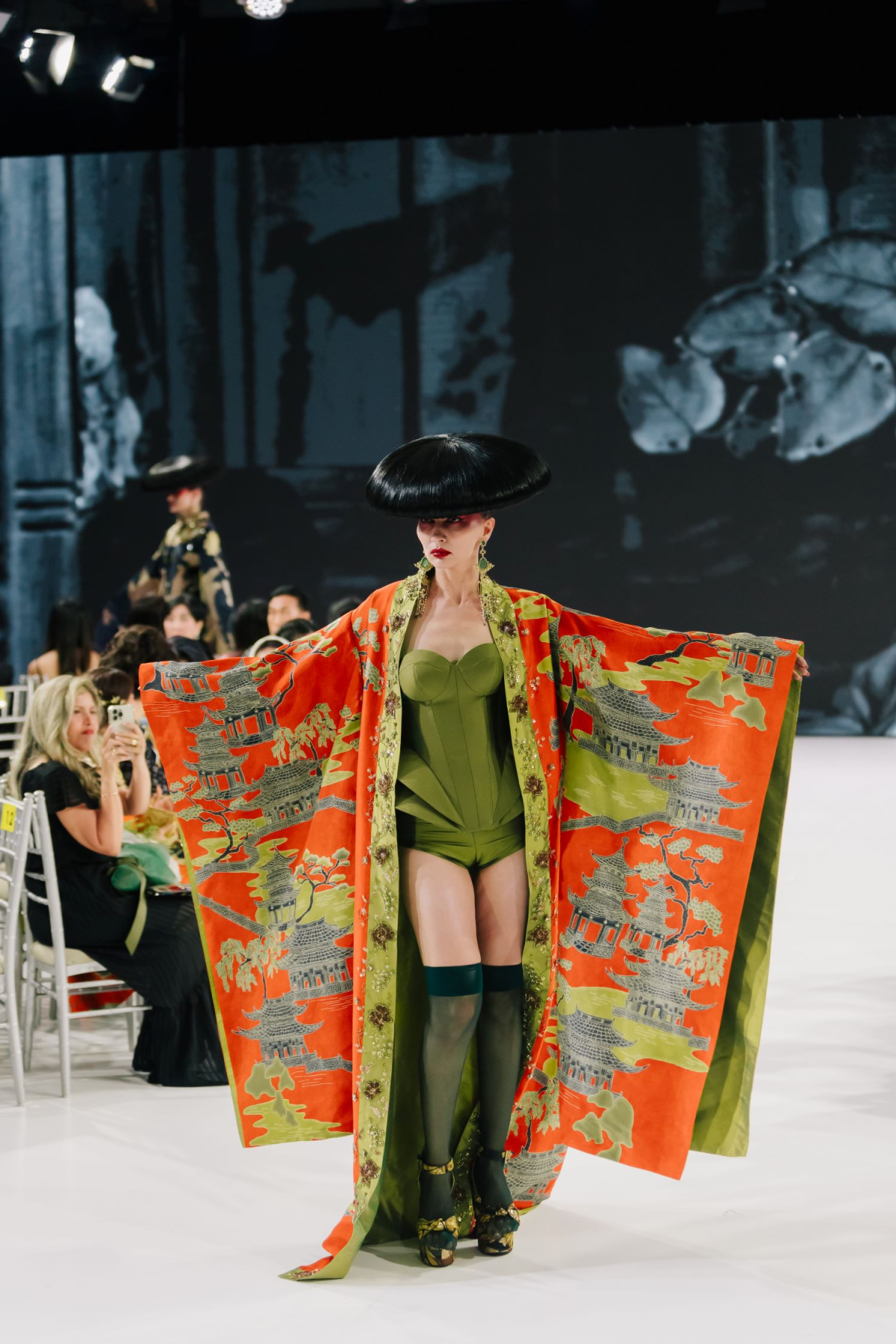 Koleksi Fashion Show Denny Wirawan