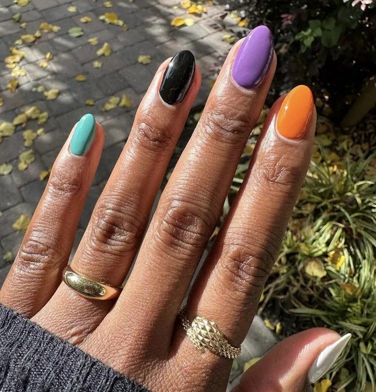 Halloween nail art