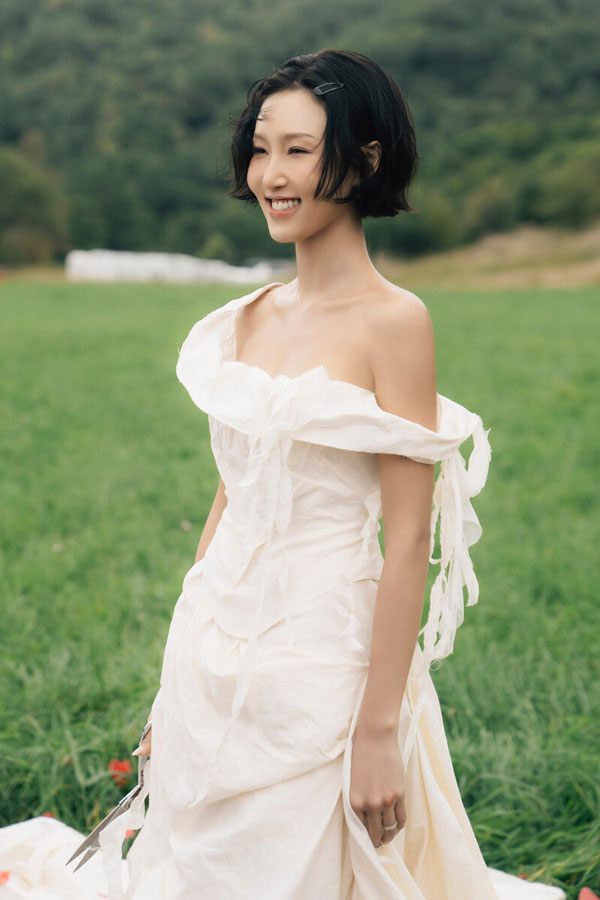 Fakta Menarik di Balik Lagu Viral Hwasa 'Good Goodbye'