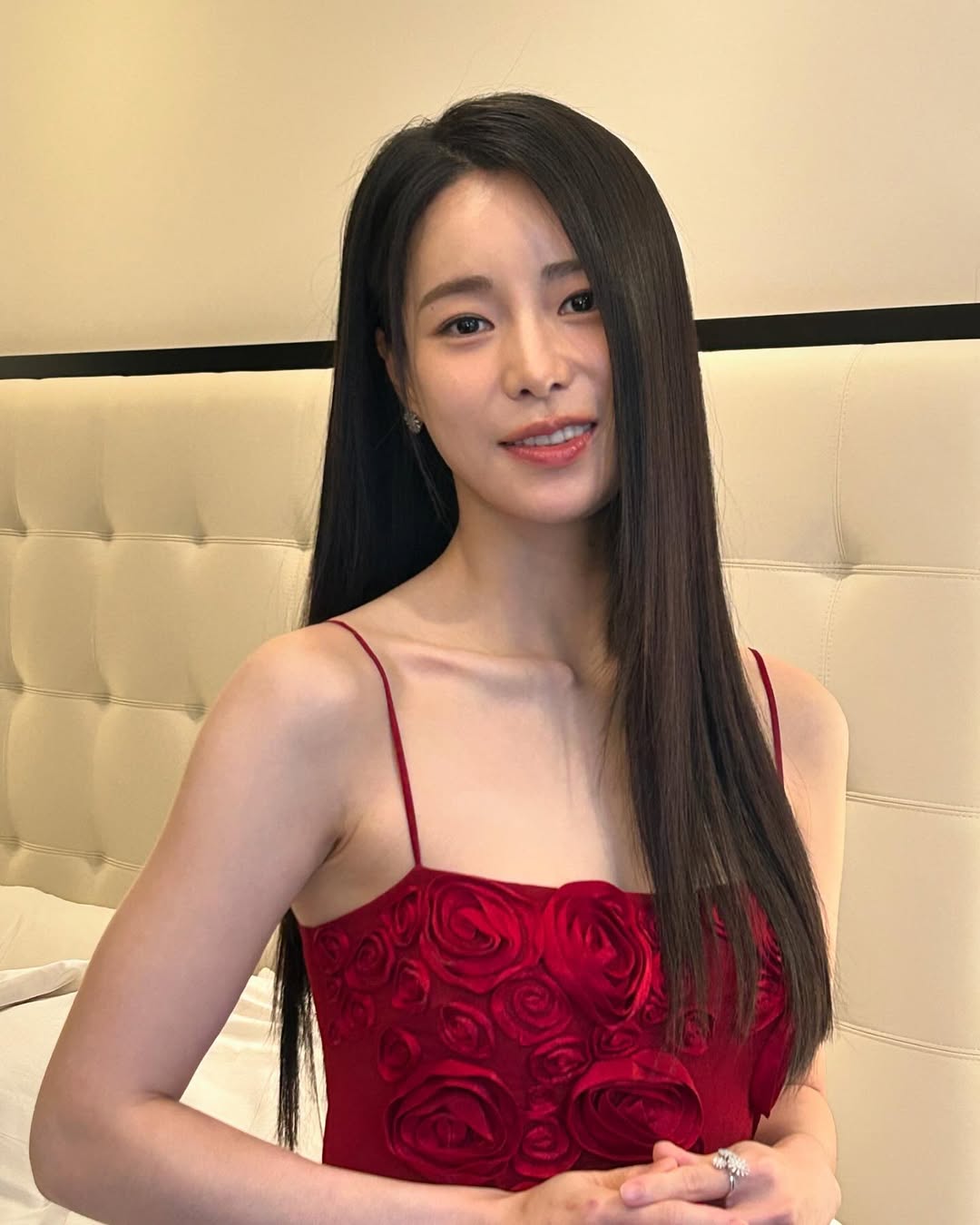 Gaya makeup elegan ala Lim Ji Yeon