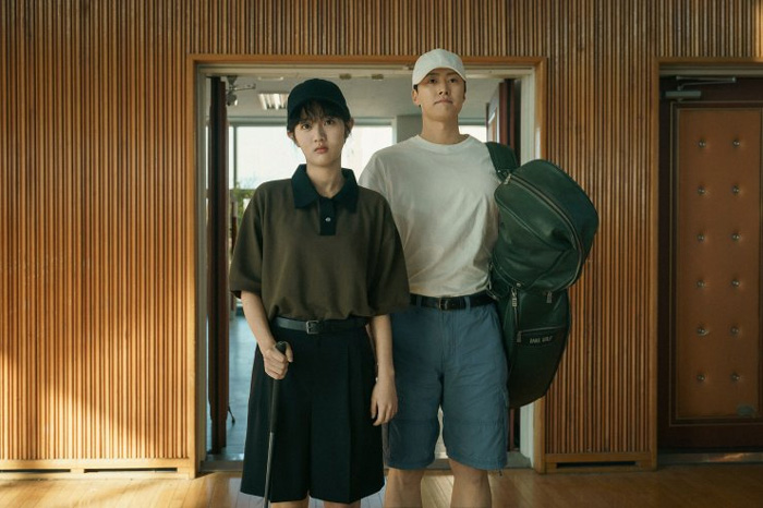 Inspirasi Gaya Fashion Retro dari Film Netflix 'Love Untangled'