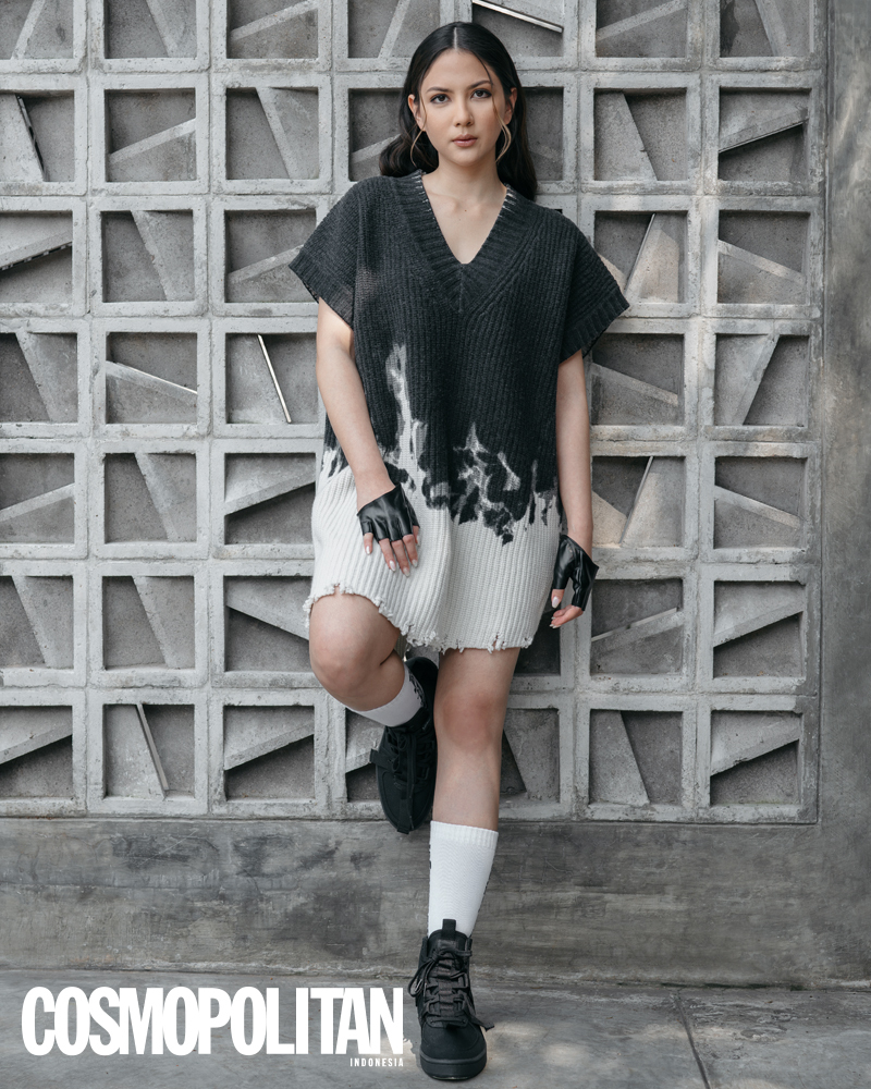 Black knit dress dan PETAL shoes, Onitsuka Tiger