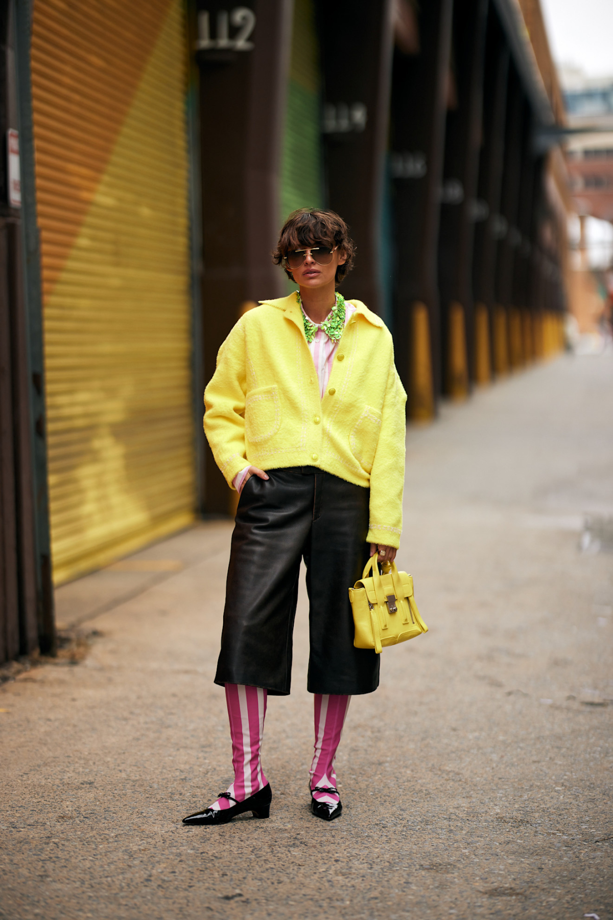 Tren Warna Kuning