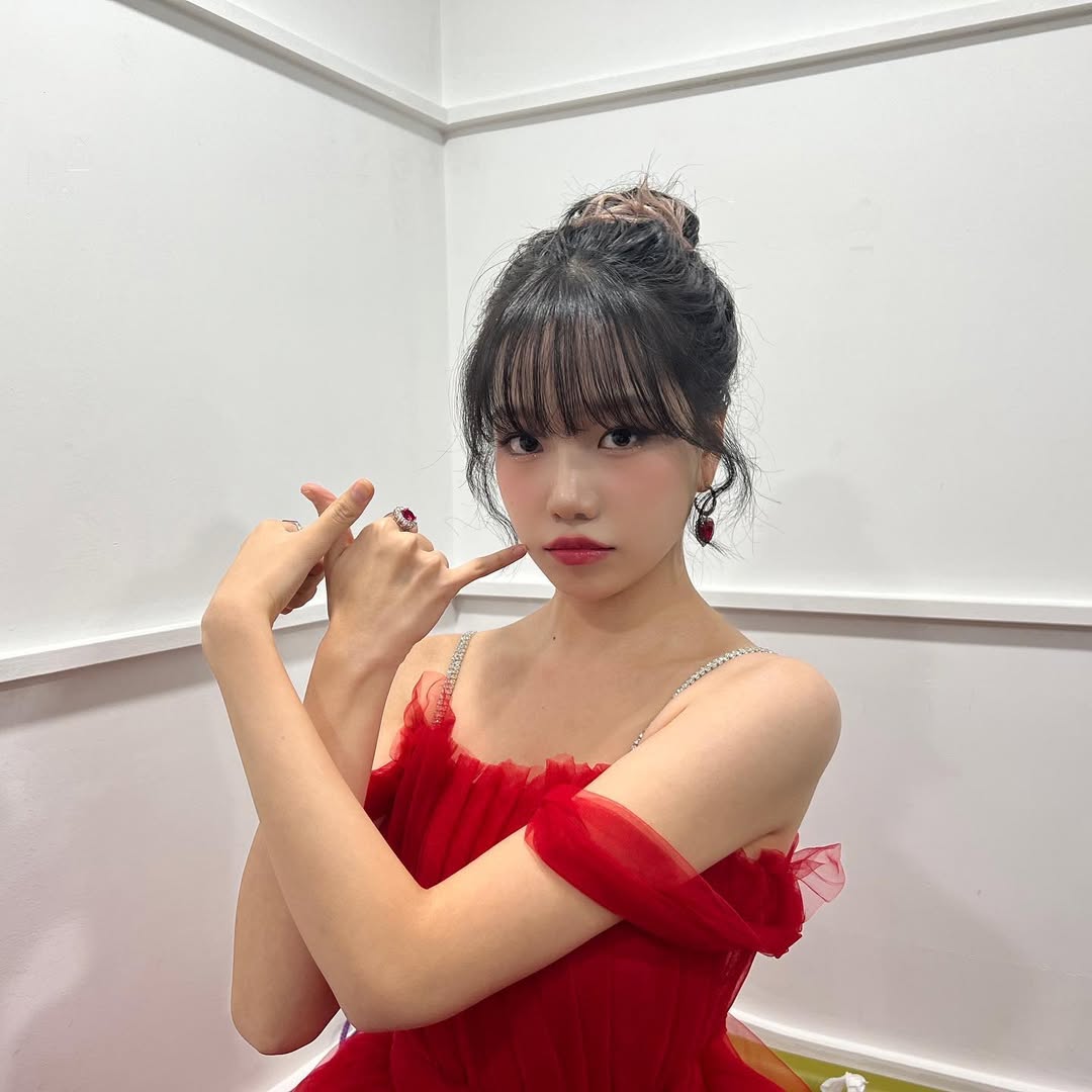Off-shoulder dress
