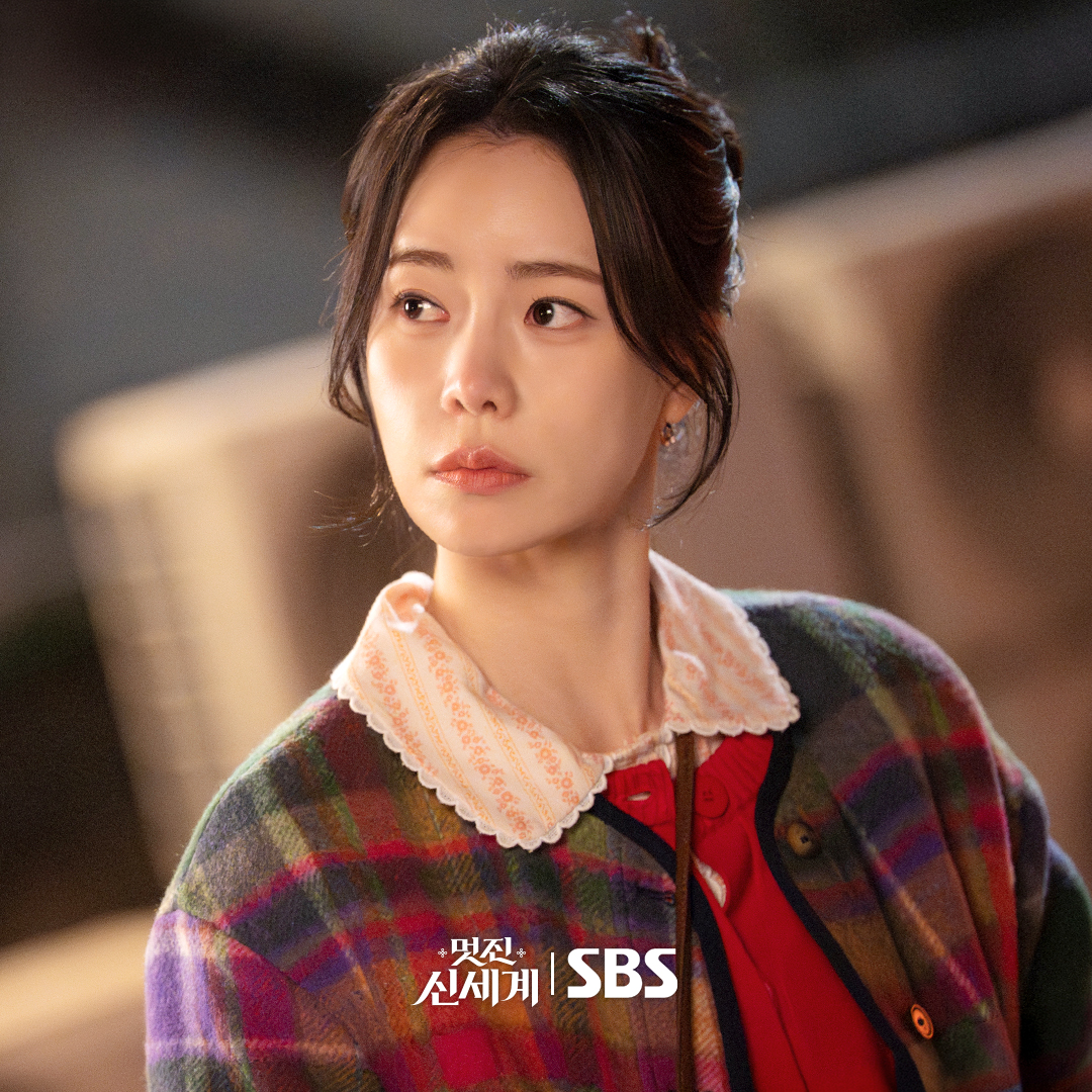 Gaya makeup elegan ala Lim Ji Yeon