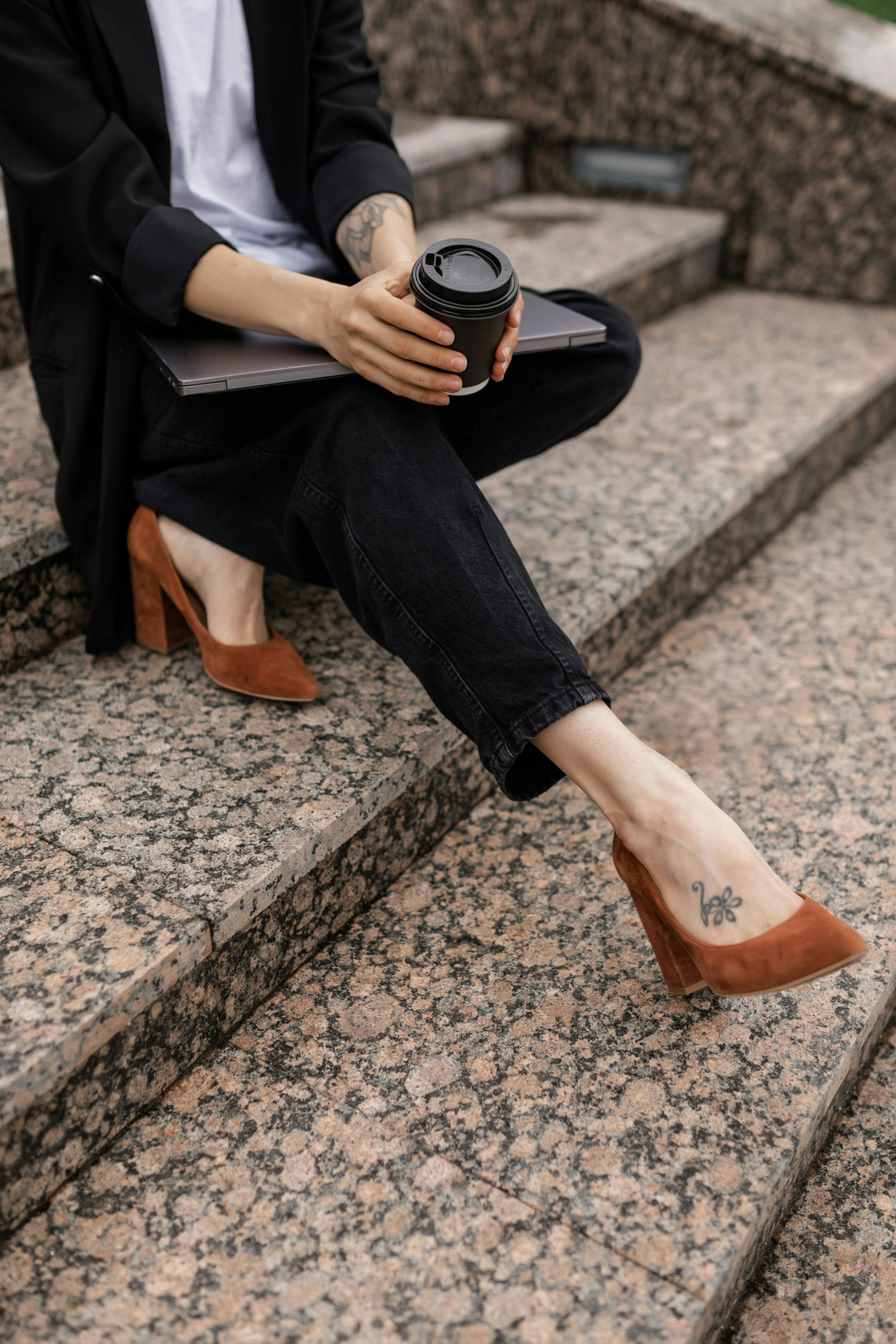 Jenis sepatu paling cocok buat kerja