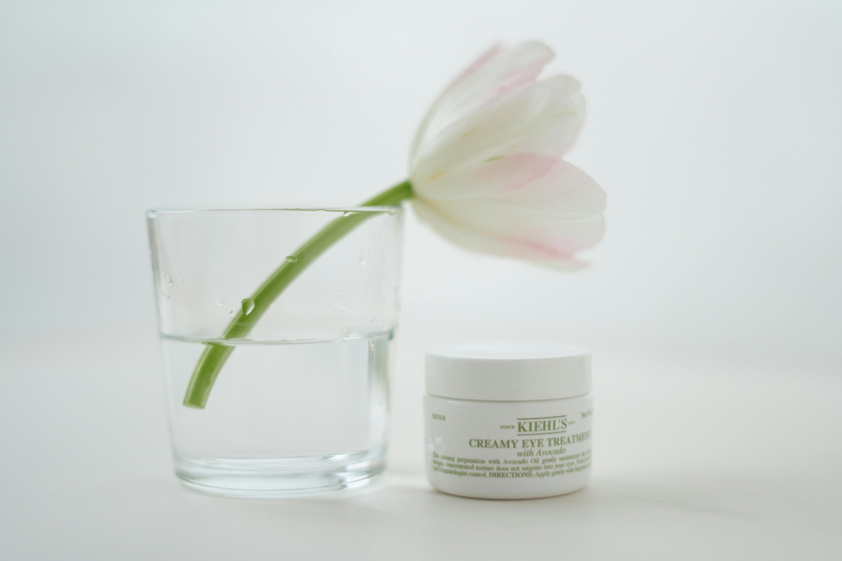 Manfaat eye cream