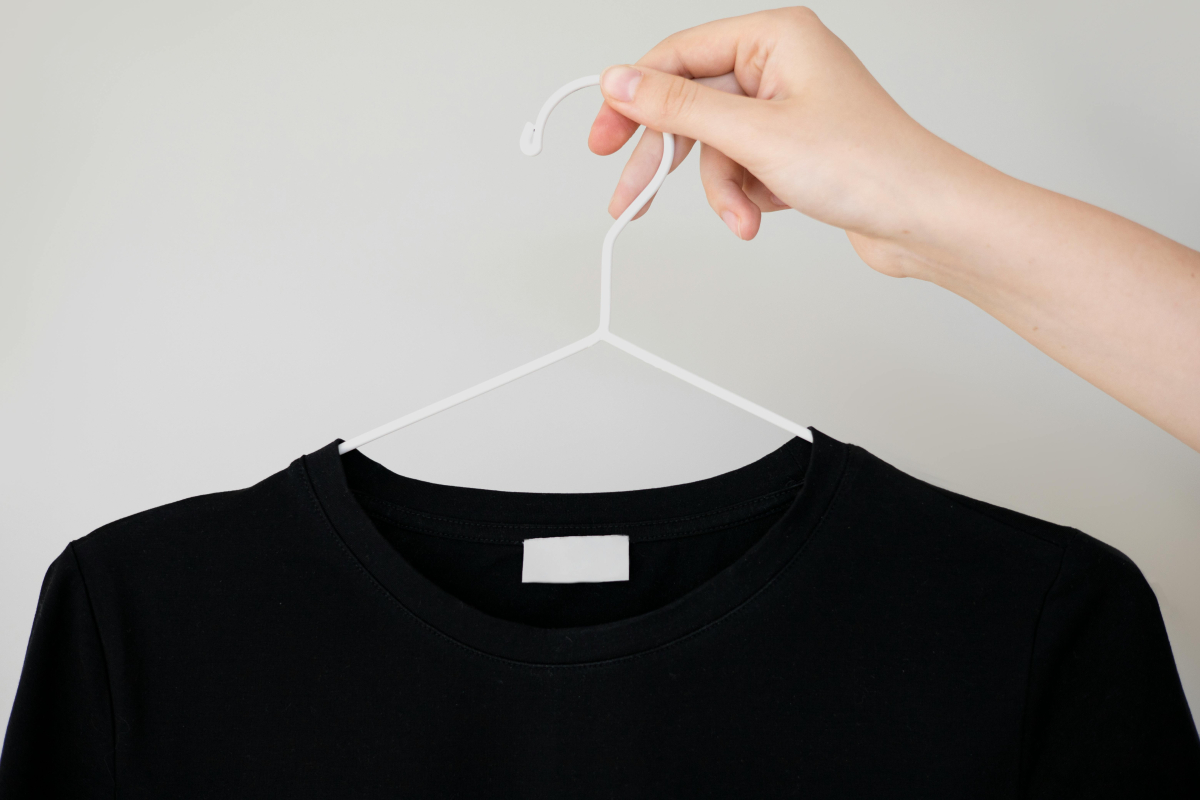 Cara mencuci t-shirt hitam