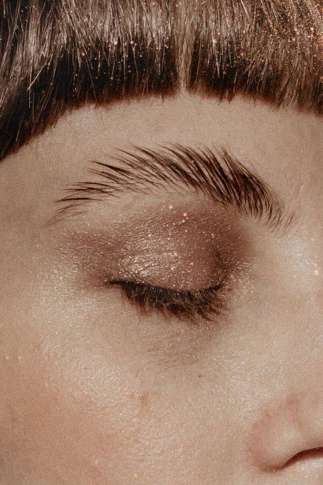 Perbedaan shimmer dan glitter yang perlu kamu tahu