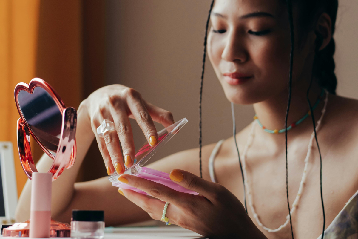 Deretan makeup yang wajib dimiliki pemula