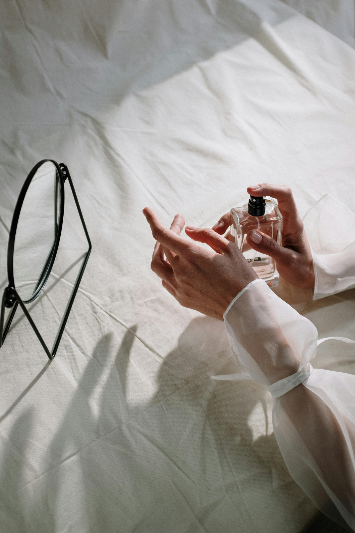 Cara membuat parfum tahan lama di tengah udara panas