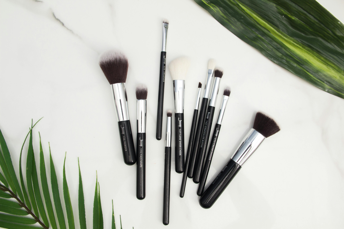 Cara Mencuci Brush Makeup dengan Benar