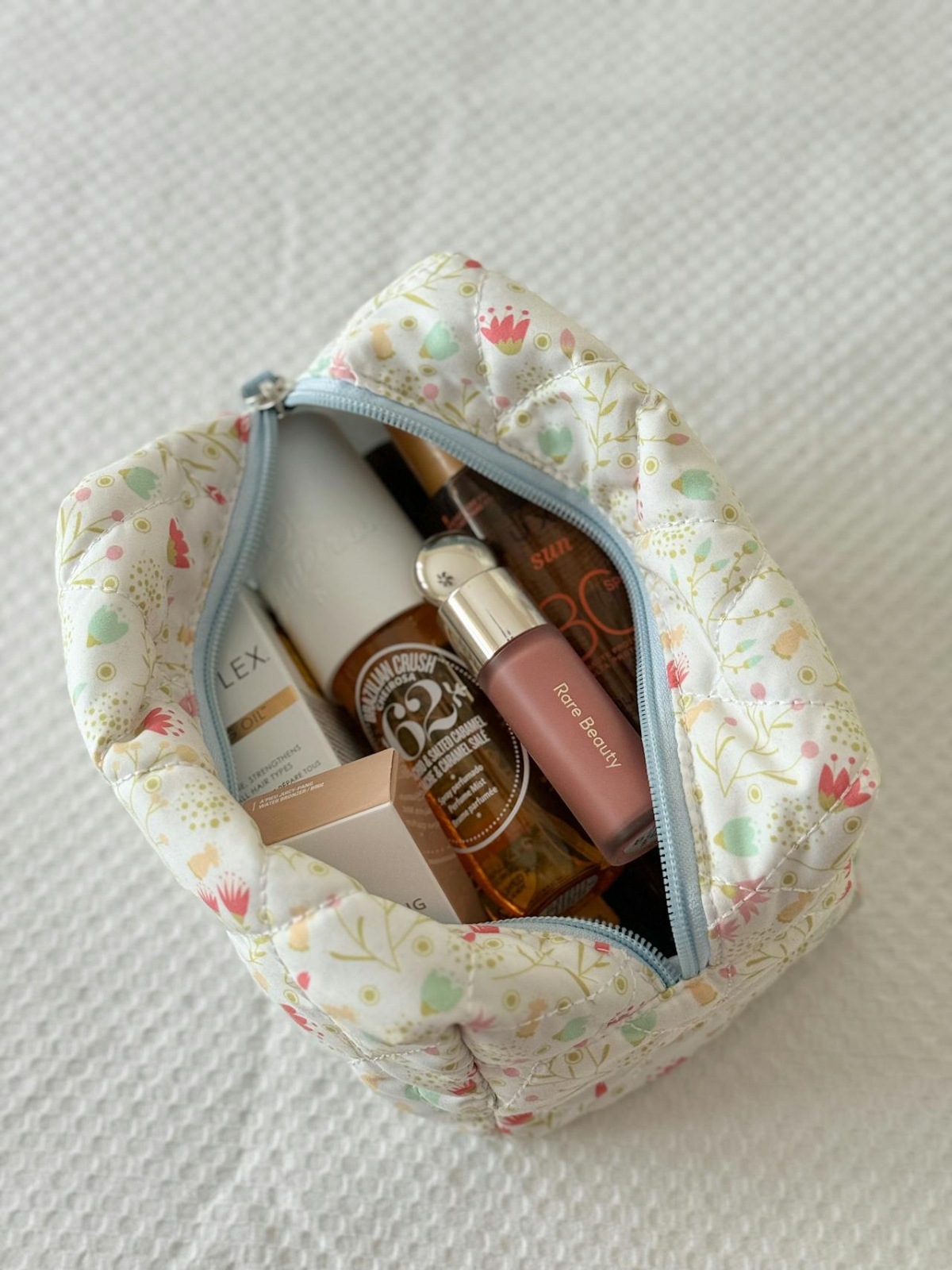 Seberapa sering kamu harus membersihkan pouch makeup