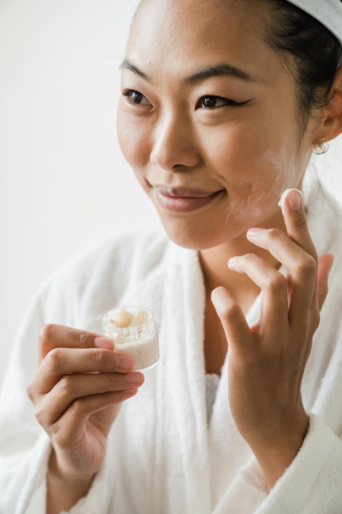 Memakai moisturizer