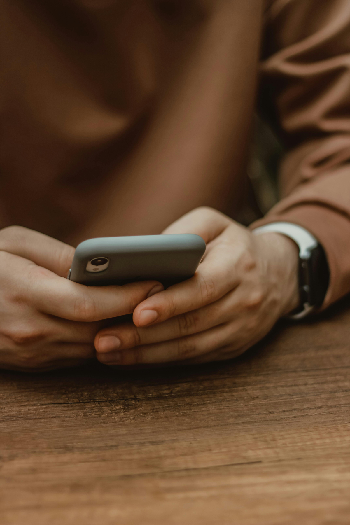 Alasan mengapa perempuan tidak membalas chat kamu