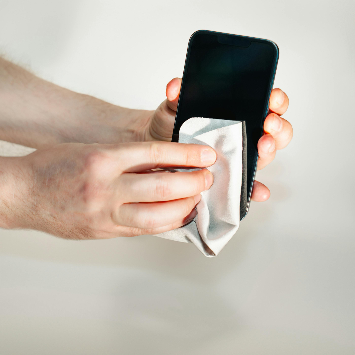 Tidak membersihkan gadget secara rutin