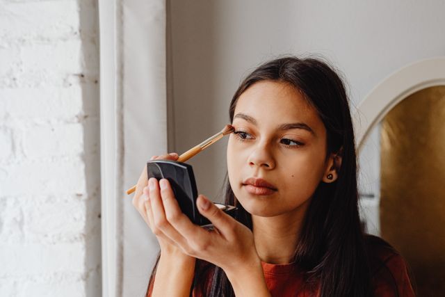 Penyebab warna eyeshadow kamu tidak keluar