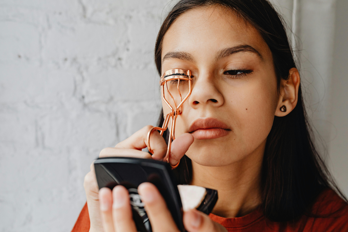 Eyelash curler
