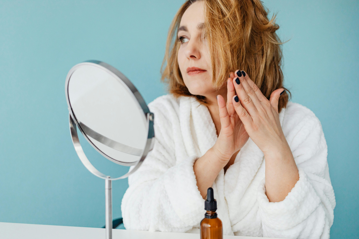 Menggunakan hair serum