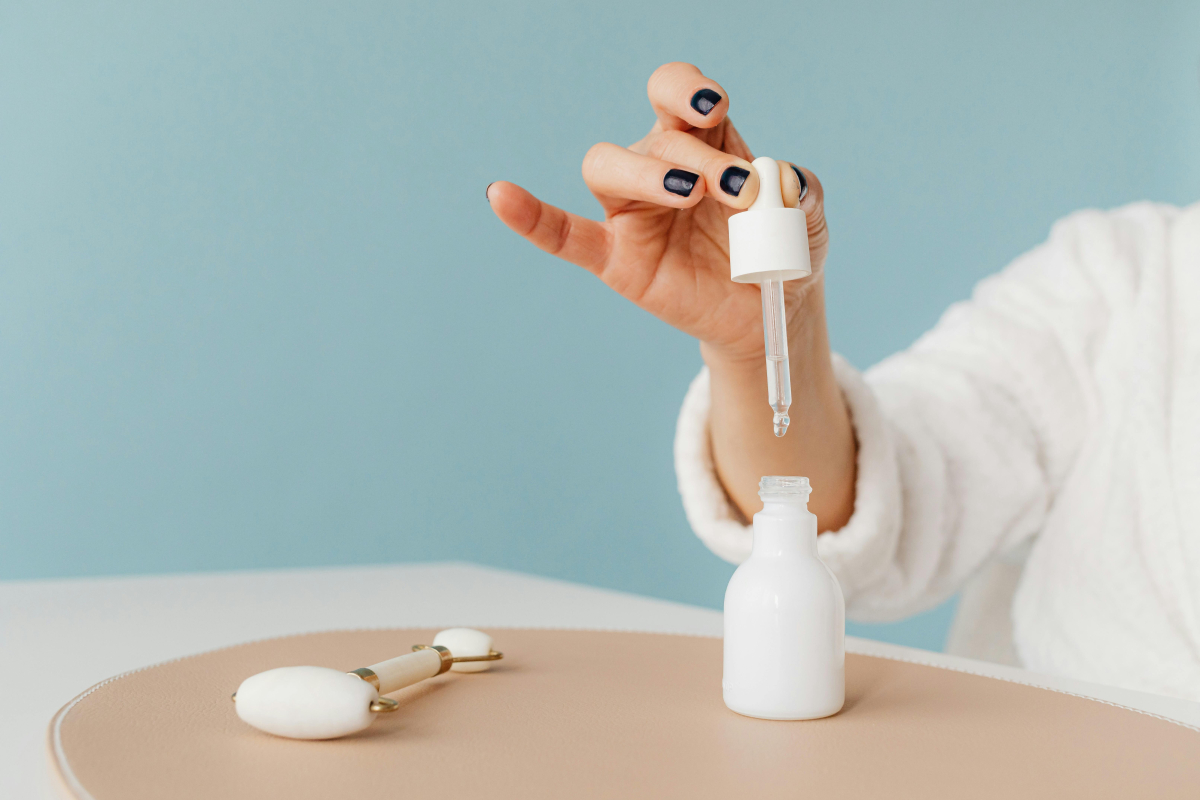 Gunakan skincare untuk anti-aging