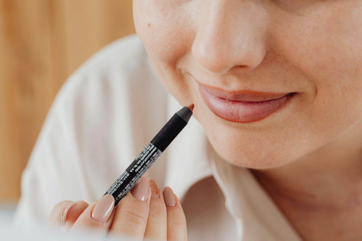 Semua yang perlu kamu tahu tentang lip liner