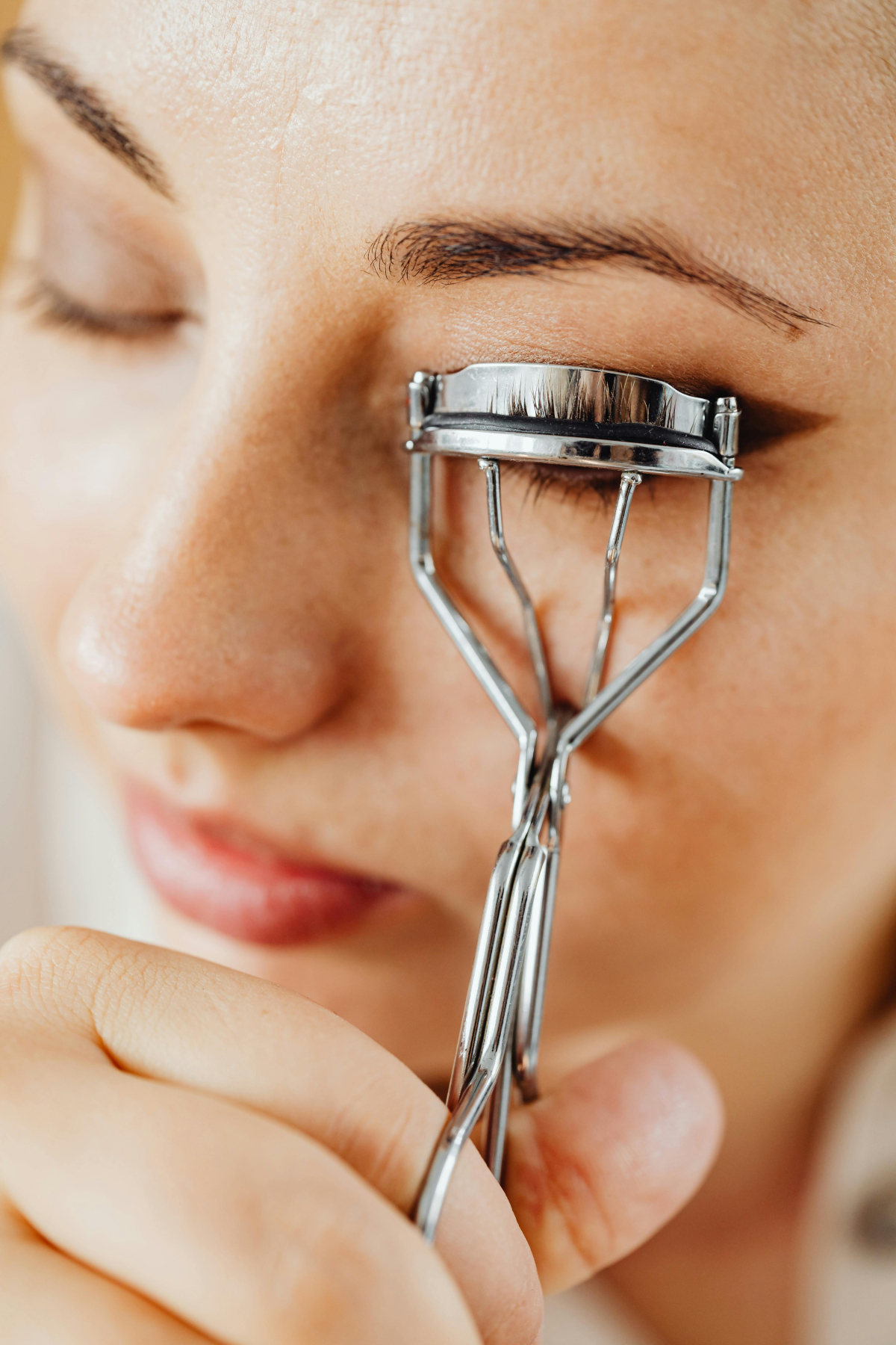 Eyelash curler