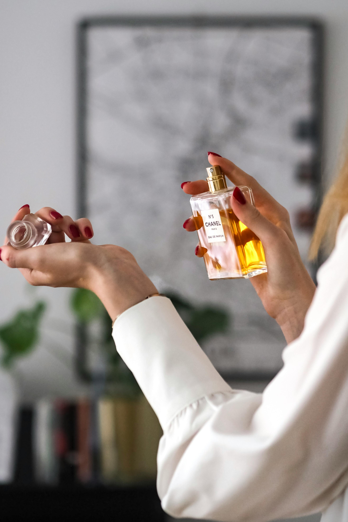 Jangan menggosok parfum ke kulit