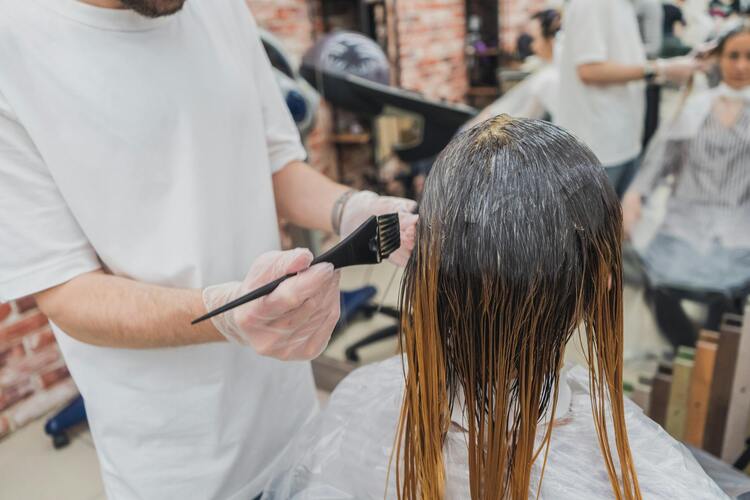Semua yang perlu kamu tahu tentang bleaching rambut