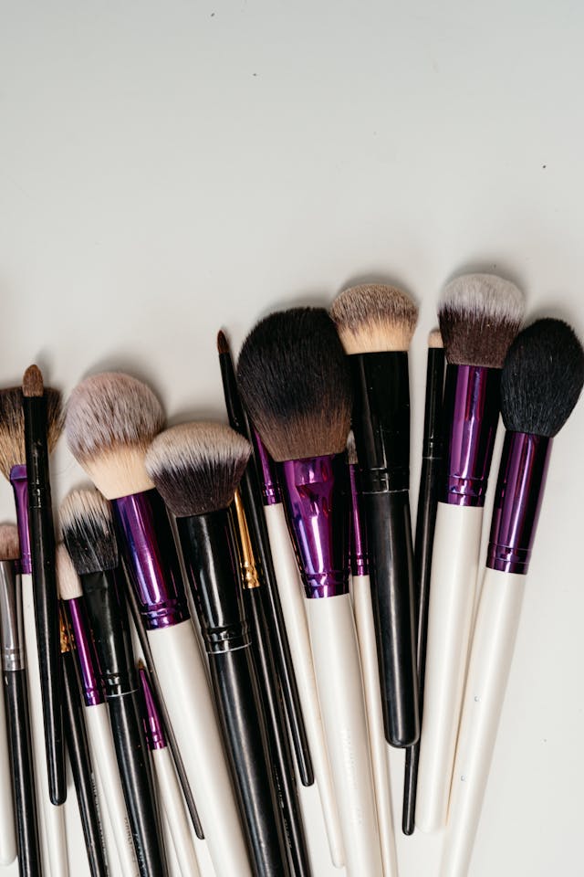 Cara mencuci brush agar tidak cepat rusak