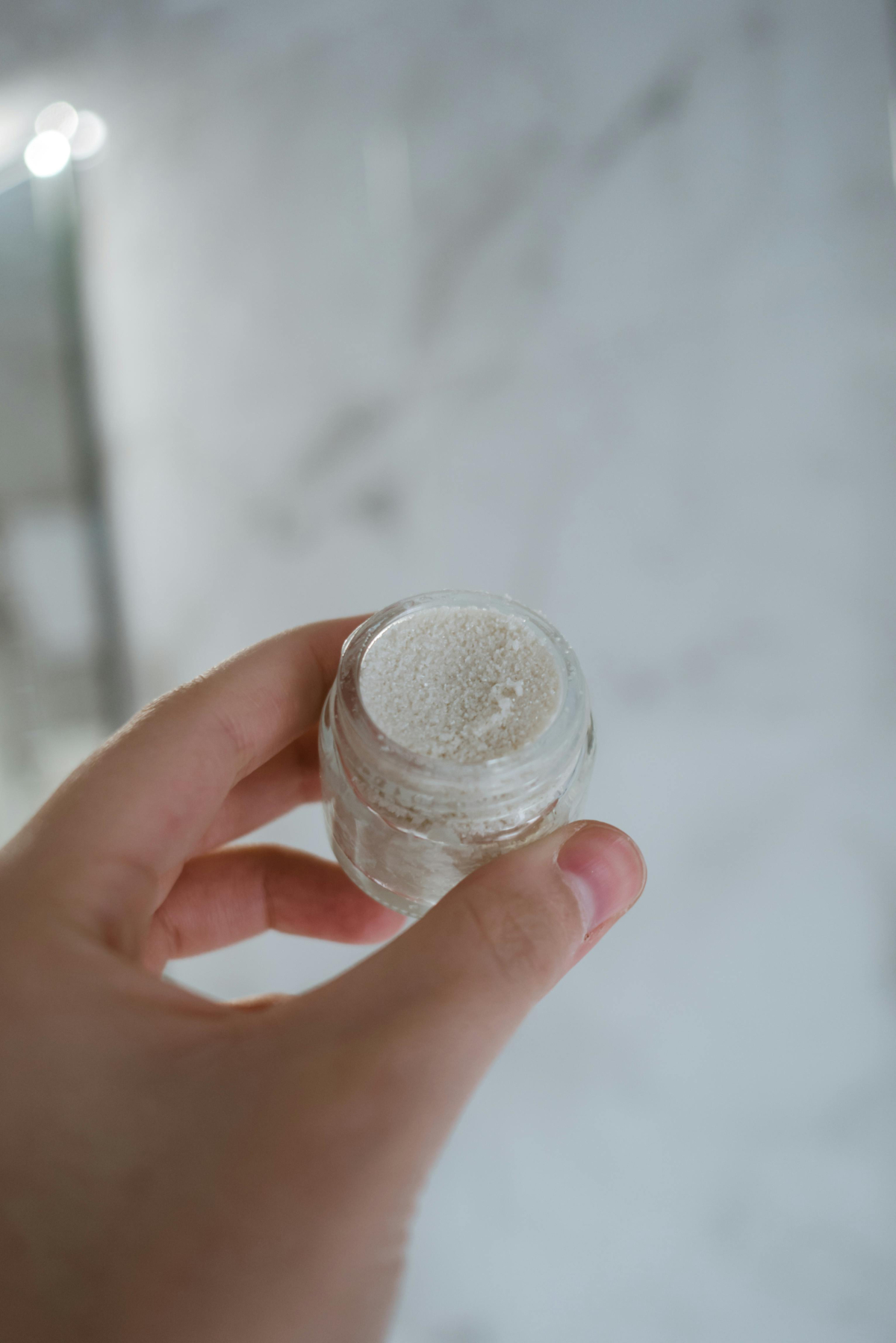 Manfaat menggunakan lip scrub