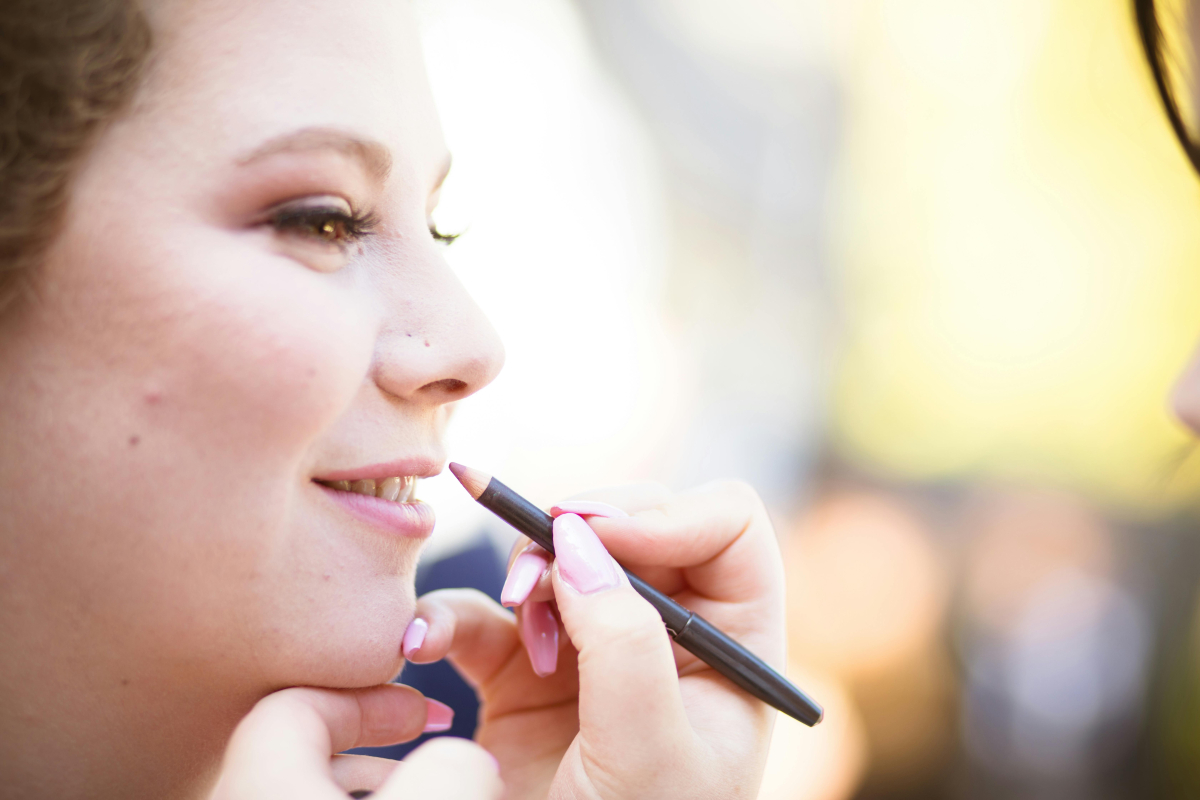 Semua yang Perlu Kamu Tahu tentang Lip Liner