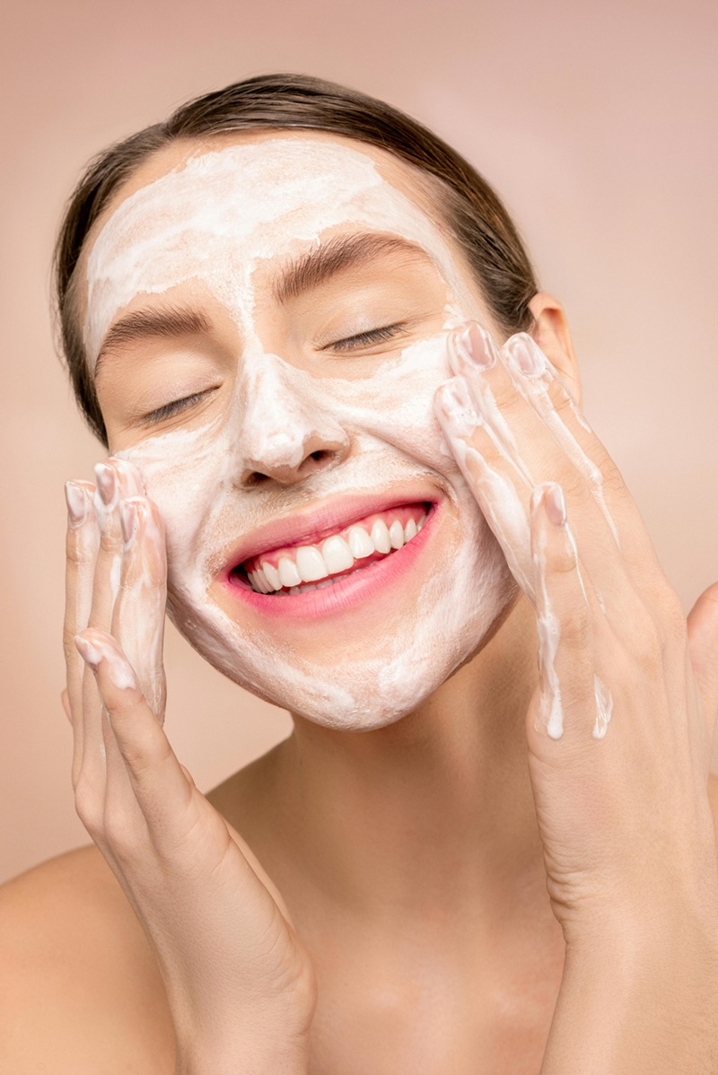 Perbedaan facial wash dan facial foam