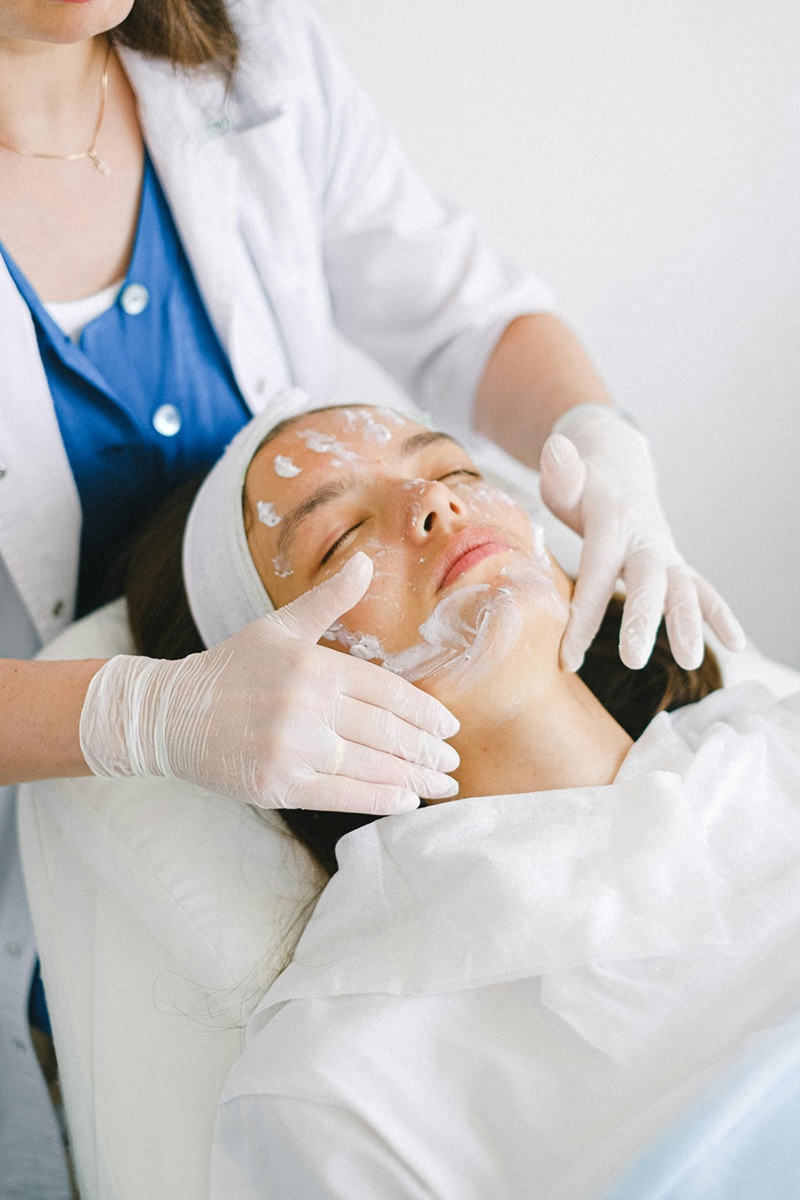 Tahap urutan facial wajah di salon