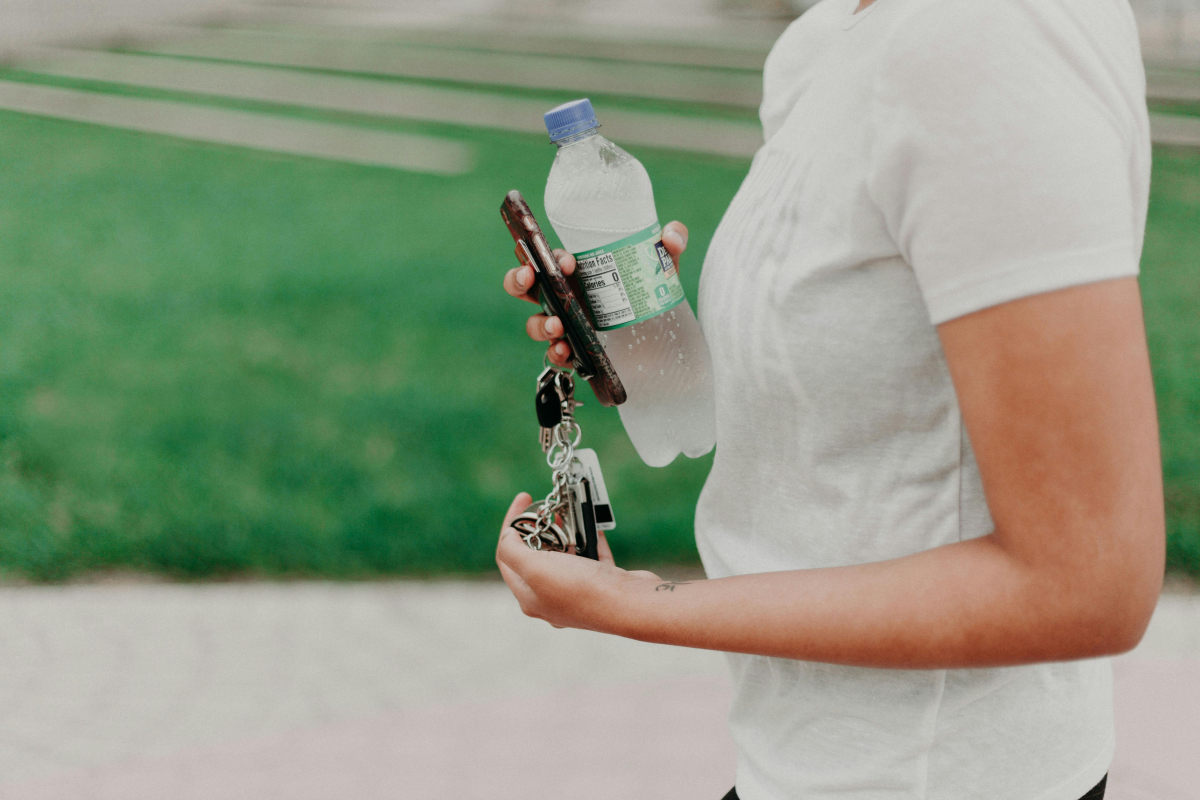 Minum air putih yang cukup