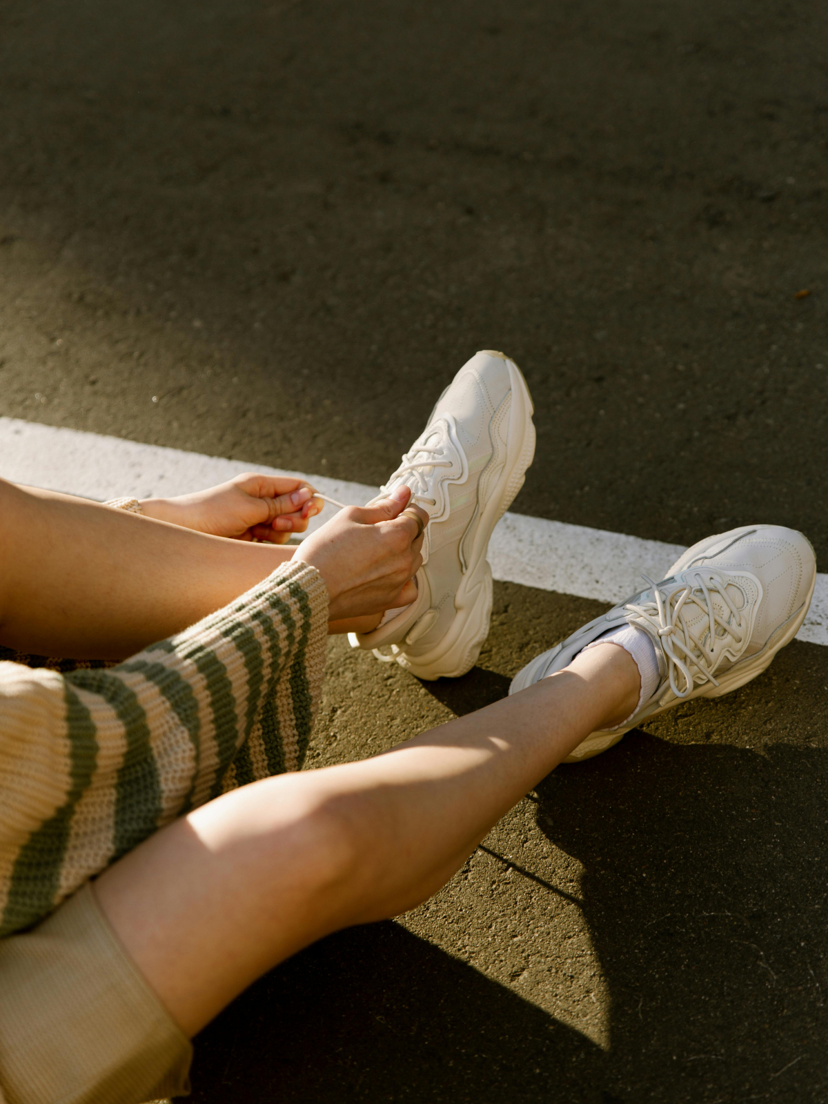 Cara merawat sneakers putih