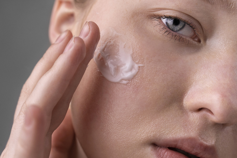 Manfaat witch hazel untuk kulit sensitif