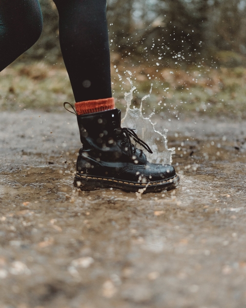 Sepatu dengan teknologi waterproof