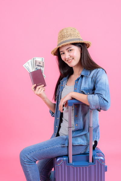 Menghemat biaya jadi salah satu manfaat solo traveling