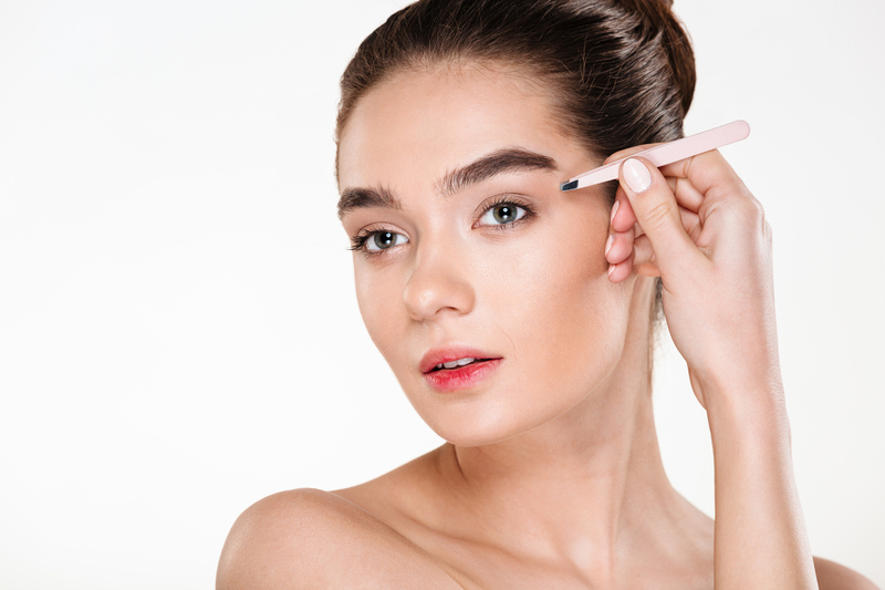Ilustrasi mengecek eye makeup