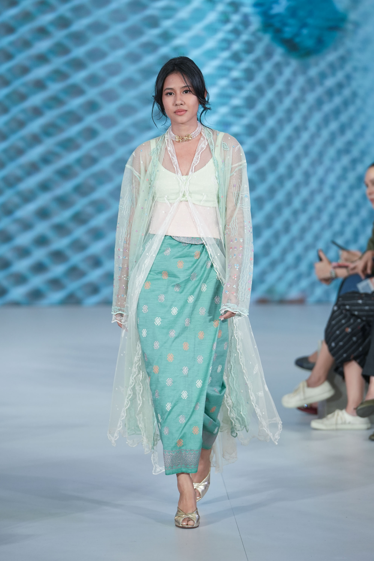 Shenina Cinnamon Sejauh Mata Memandang Cita Tenun Indonesia