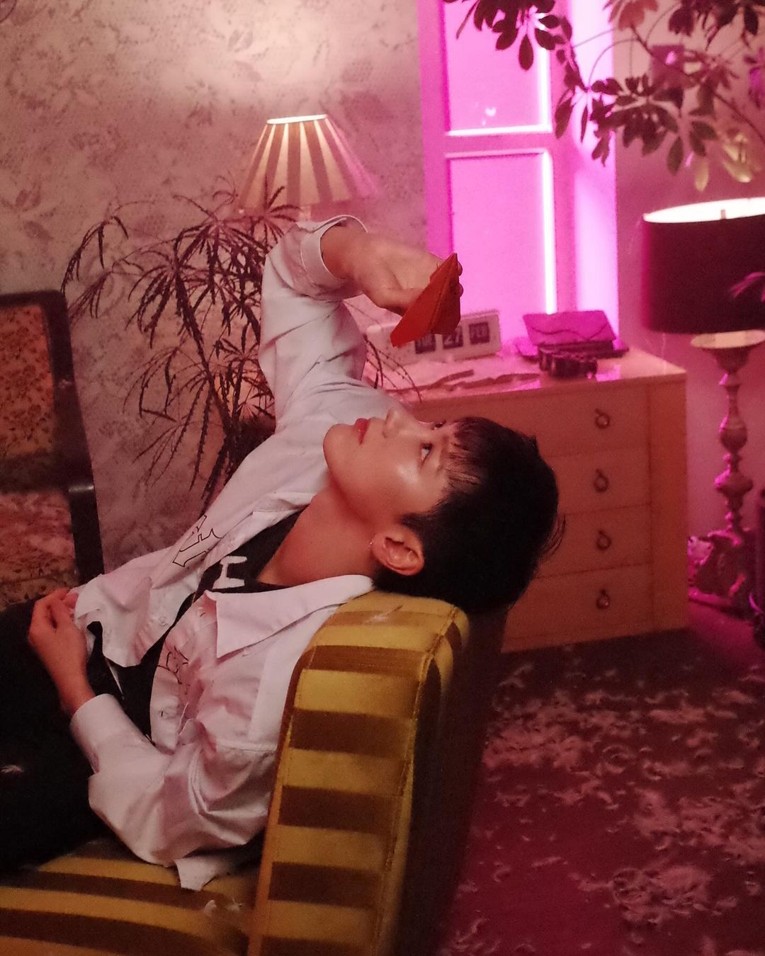 Ten untuk concept photo 'Lie with You'