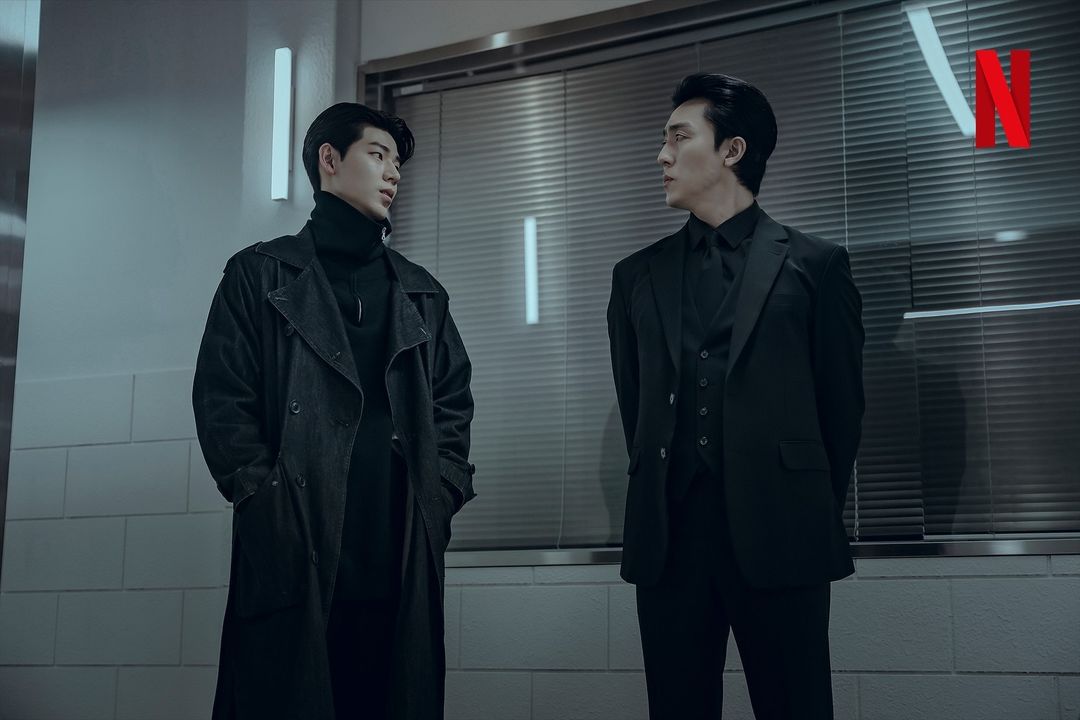 Bae Hyun Sung dan Lee Moo Saeng di Gyeongseong Creature Season 2